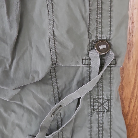 American Eagle Olive Baggy Cargo pants size 6 - Picture 2 of 6
